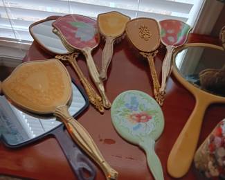 Collection dresser mirrors and brushes 