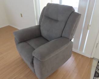 Like new reclining lift chair. Built in controls and USB charging plug.