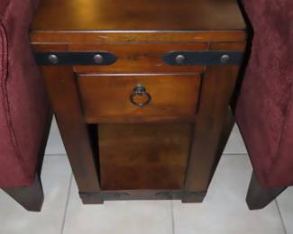 Heavy duty end table, original cost $400 !!!