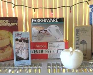 Vintage Kitchen Cookware/Gadgets