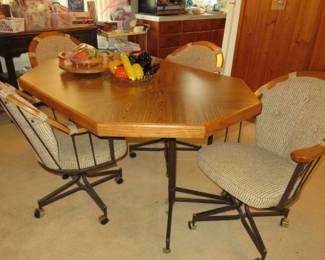 Vintage Kitchen Dining Table/4 Chairs on Casters
