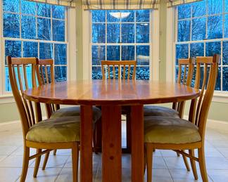 Circle Furniture Oval Cherry Dining Table & 7 Chairs (2 Armchairs & 5 Chairs)