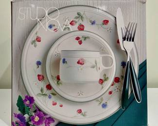 Studio Nova Strawberry Festival Dishes