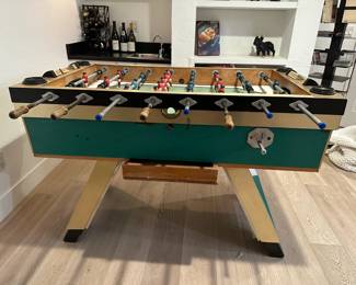 Table foot competition Jupiter 6 stars from 1970.  https://www.babyfootvintage.com/69-baby-foot-jupiter