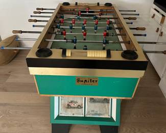 Table foot competition Jupiter 6 stars from 1970.  https://www.babyfootvintage.com/69-baby-foot-jupiter