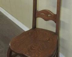 Dainty Oak Chair
