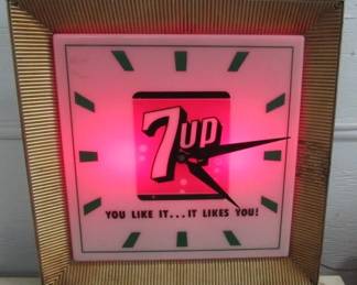 Vintage Lighted 7 up Clock - Lights Up & Runs