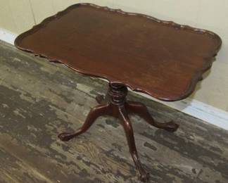 Mahogany Lamp Table w/Chippendale Feet