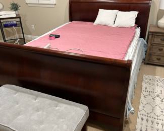 Queen size sleigh bed 