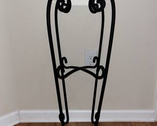 Item:  39 - Price:   $15.00 -Plant Stand