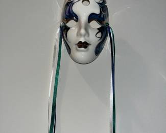 Item:  28 - Price:    $30.00  NOLA