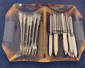 WM Rogers Knives Pickle Forks