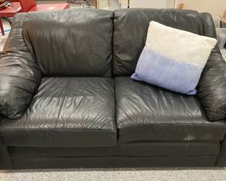 Classic Leather Loveseat