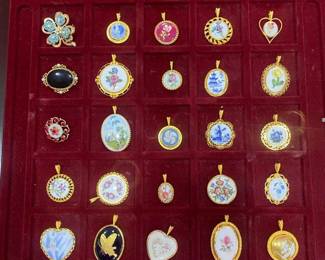 Pendants Of The Greatest Porcelain Houses