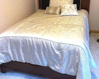 Double Sleigh Style Bed With Linens