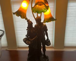 Beautiful Tiffany’s Style Lamp With Tulip Glass Shades And Statue!