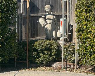 A beautiful Concert Statue!