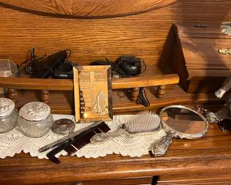 Dresser set