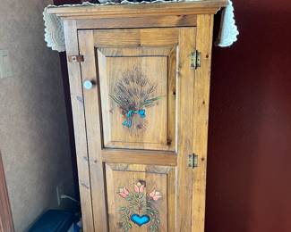 Gorgeous wood kitchen cabinet 