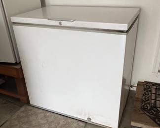 Montgomery Ward - 8.4 cu ft chest freezer
