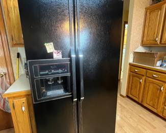 Whirlpool Side-by-side refrigerator/freezer with ice-maker