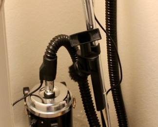 Heavy duty vacuum