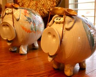 Two little piggies decor