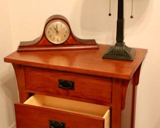 Wood night stand in excellent condition