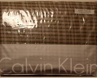 Calvin Klein queen bed sheet set