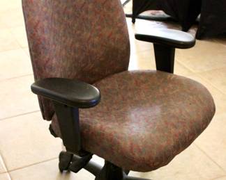 Swiveling office chair