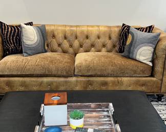 Beautiful custom made Massoud sofa with throw pillows. Approx dimensions W 90” D 31” seat depth 23” H 31. 