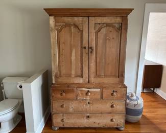 https://townandsea.com/sales/the-collected-cottage/