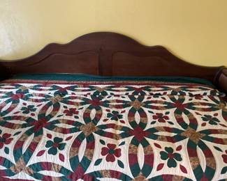 Head board & sides are beautiful design on the trundle bed