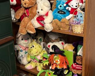 Stuffed animals galore! many new with tags! Small to large!
