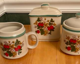 vintage japan wild strawberry 3 pc set creamer sugar and napkin holder