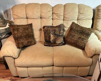 Like new loveseat recliner 