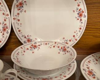 Serving for 8 also includes sugar and creamer, platter and serving bowl. 