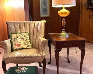 Vintage sitting, lamps & tables