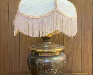 71A Vintage Asian Relief Bridge Urn Brass Table Lampmin