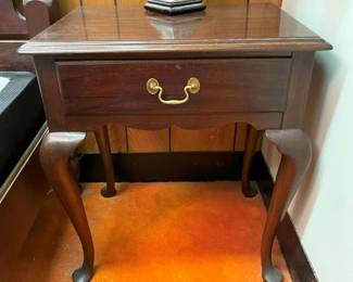 71A HenkelHarris Mahogany Nightstandmin