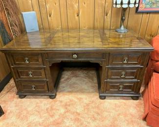 71 Henredon Executive Deskmin