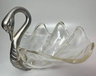 71A Swan Clamshell Serving Dishmin