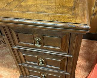 71 Henredon Executive Desk Detailmin