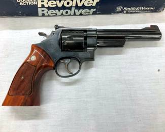 SMITH AND WESSON REVOLVER