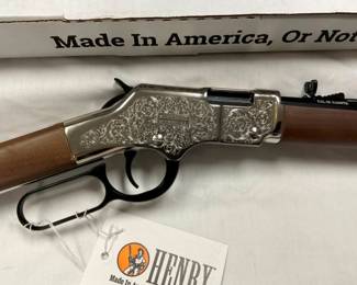 CLOSEUP VIEW HEAVILY ENGRAVED LEVER 22M