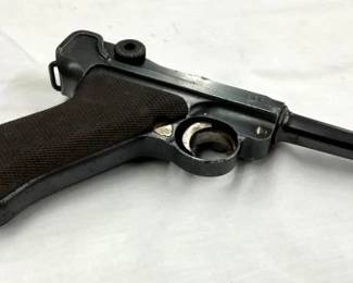 CLOSEUP VIEW LUGER 9MM