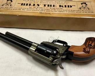 NIB HERITAGE ROUGH RIDER 22LR