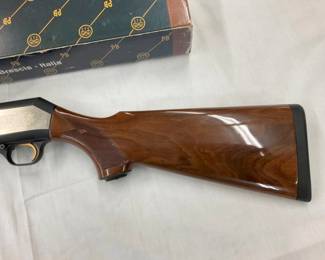 CLOSEUP VIEW NICE SHOTGUN