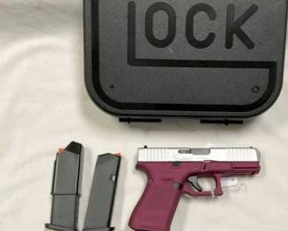 9MM GLOCK W/ EXTRA MAGS