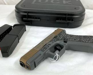 CLOSEUP W/ 3 MAGS